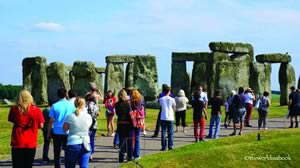 Stonehenge-with-tourists